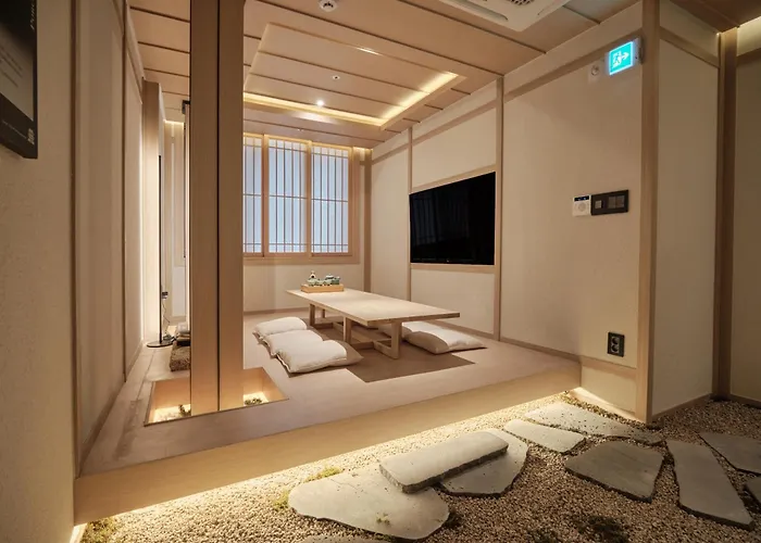 Uh Hotel *