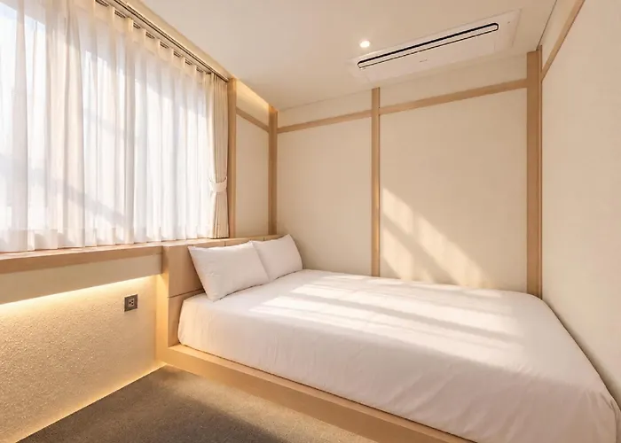 Uh Hotel *