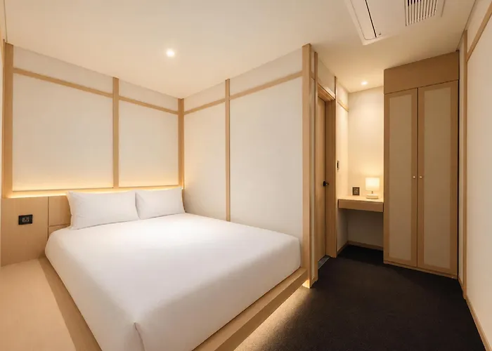 Hotel Uh *